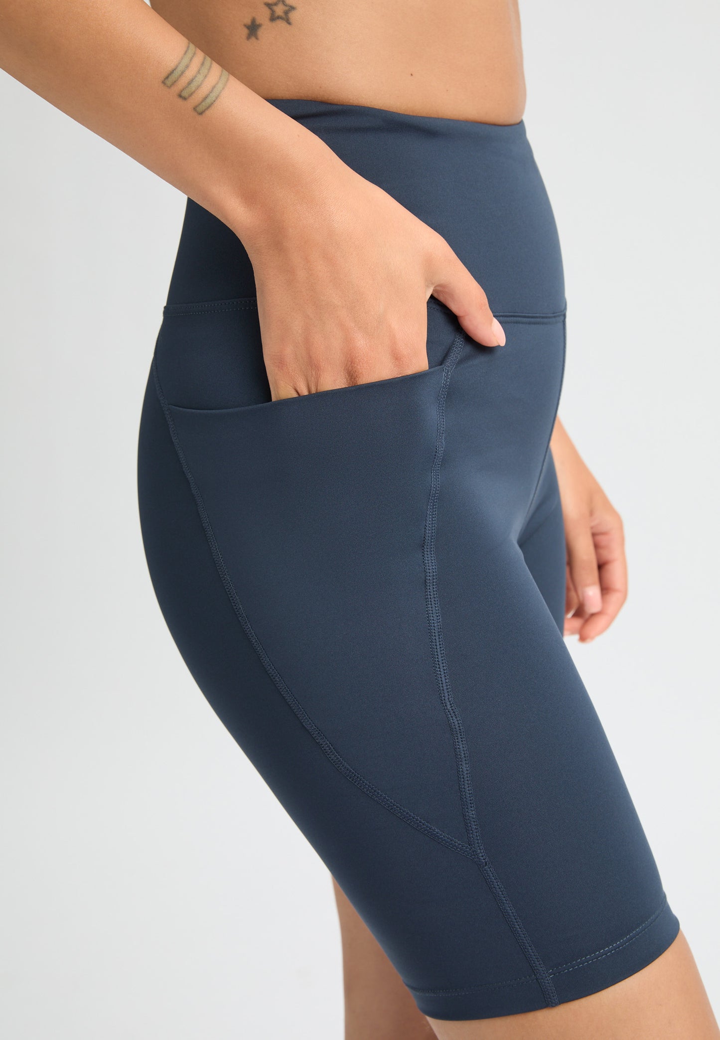 FLATTERING BIKE TIGHTS - NAVY