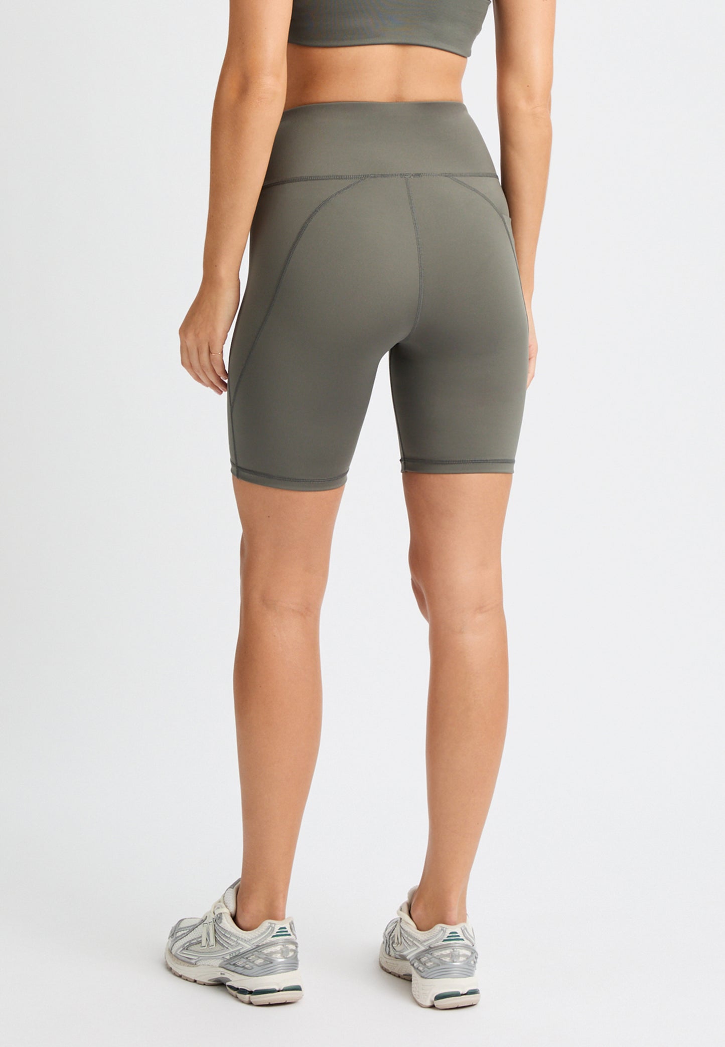 FLATTERING BIKE TIGHTS - GUNMETAL