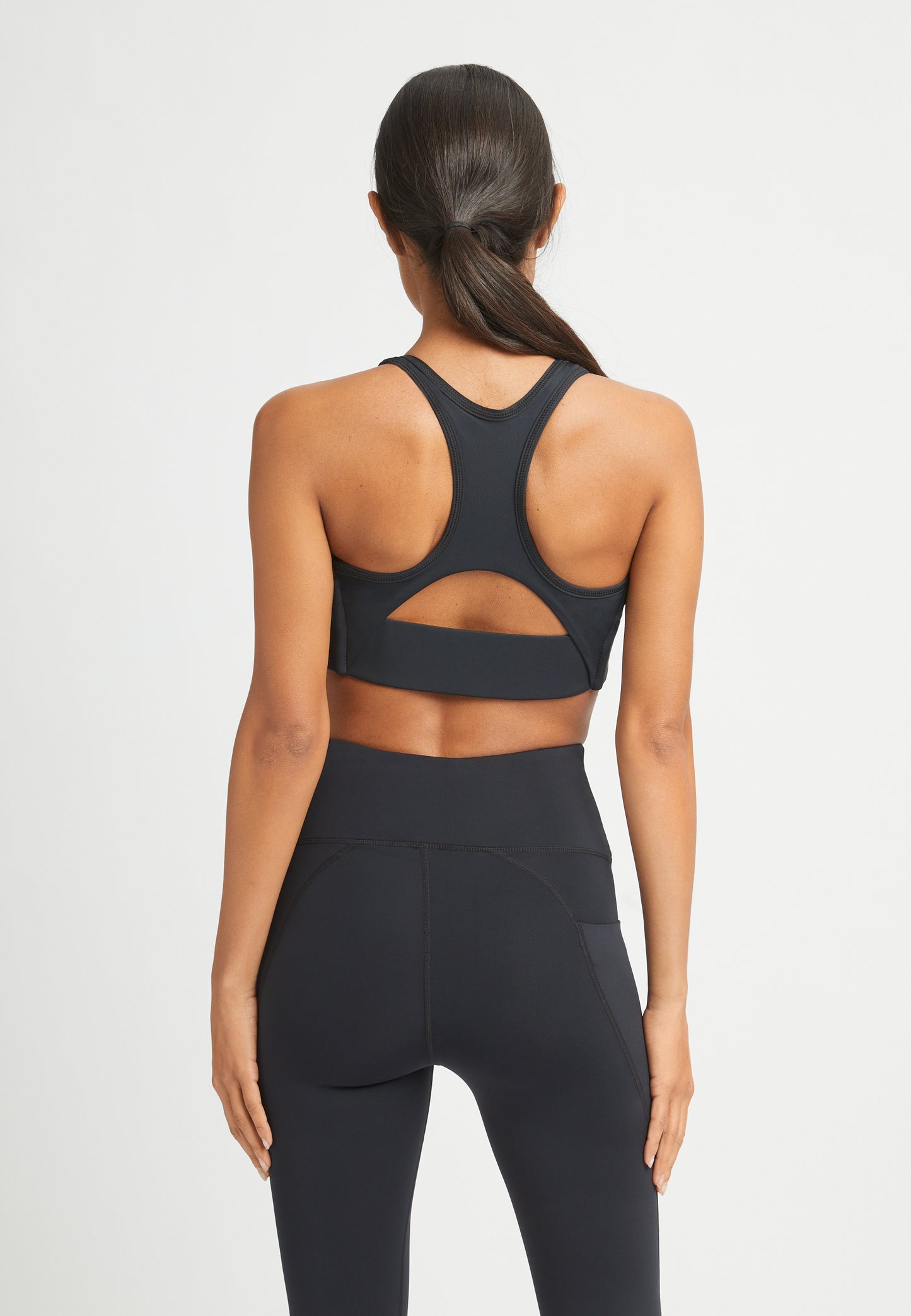 FLATTERING SPORTSBRA - BLACK